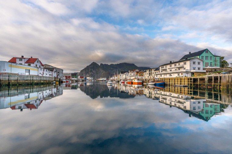 073 Lofoten, Henningsvaer.jpg